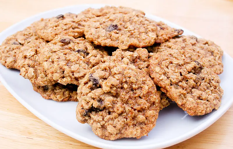 Molasses Oatmeal & Raisin Cookies