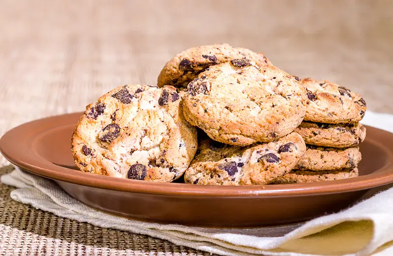 Commercial-Style Oatmeal, Chocolate Chip, Raisin Cookies