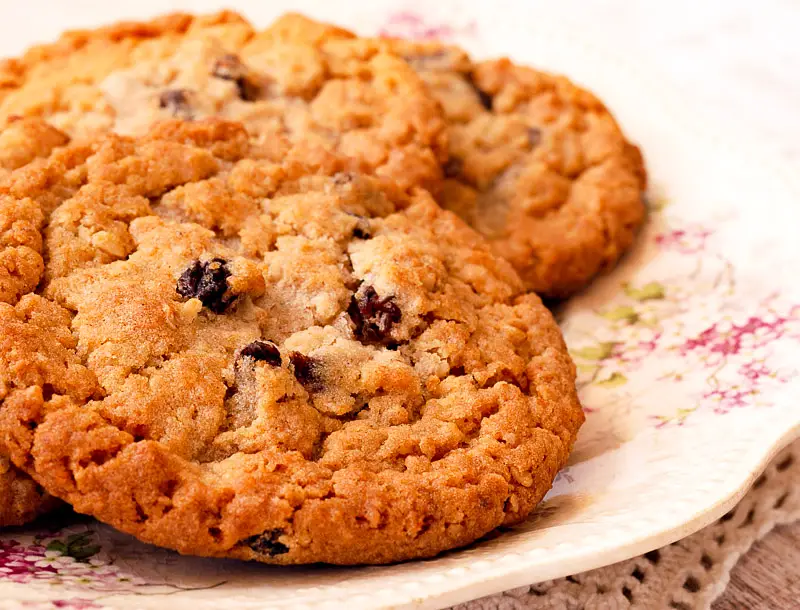 Quick Oatmeal Raisin Cookies