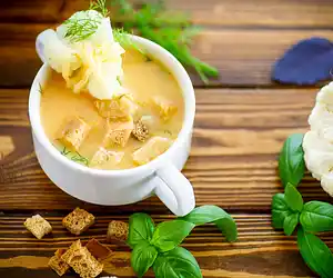 Cream of Cauliflower & Cheese Soup