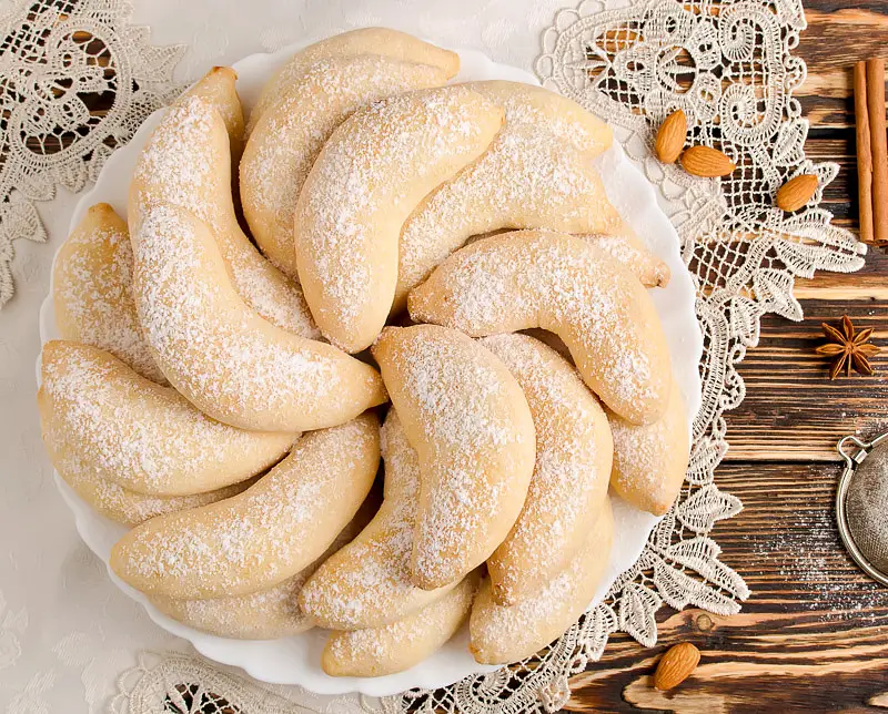 Jan's Crescent Cookies