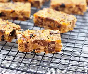 Apricot-Walnut Cereal Bars
