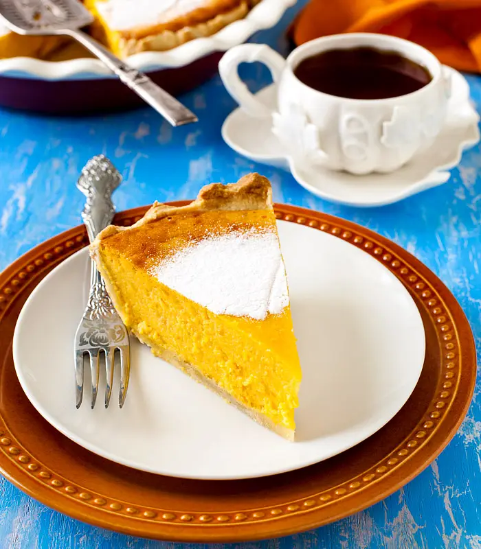 Easy Frosty Gingesnap Pumpkin Pie