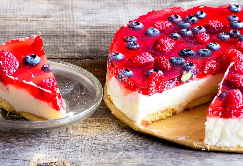 7-Up Lemon Cheesecake with Strawberry Glaze
