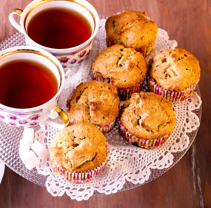 Moist Breakfast Apple Muffins