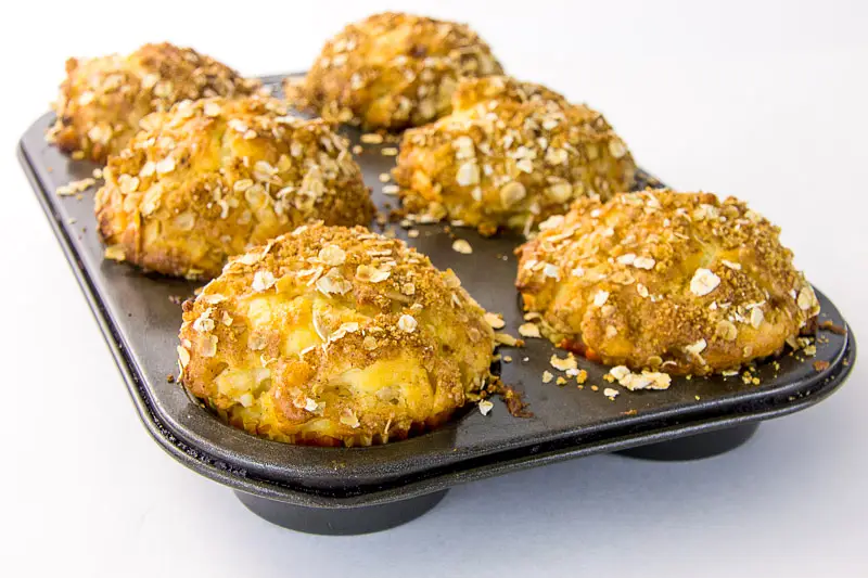 Applesauce Oatmeal Muffins with Crumbles
