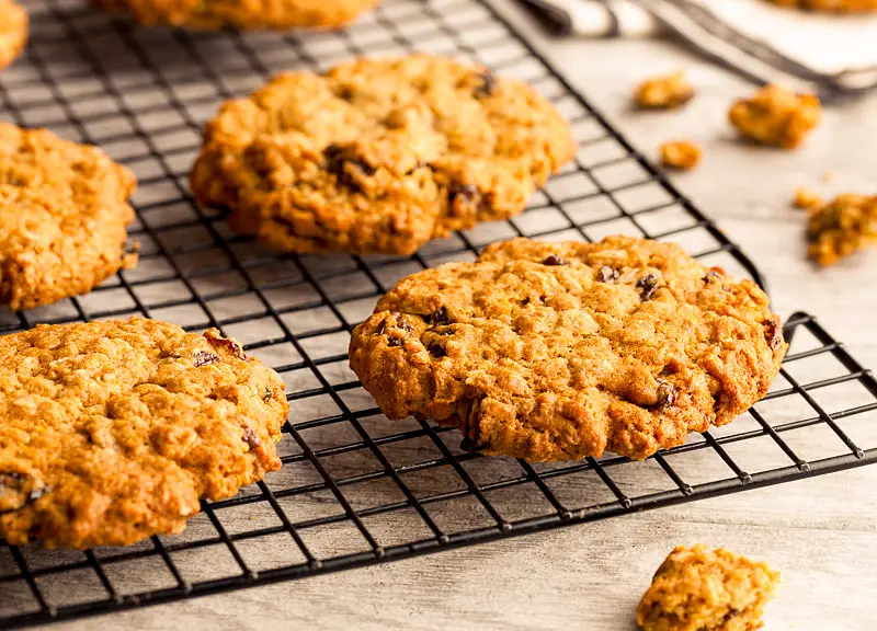 Amazing Chocolate Chip or Raisin Cookies (Low-Fat)