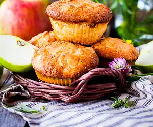 Quick Applesauce Muffins