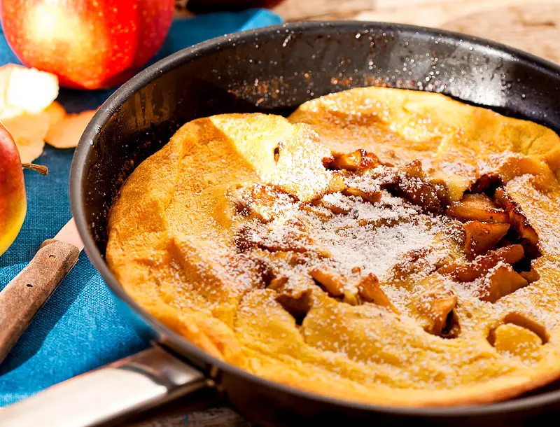 Dutch Pancakes with Spicy Apples
