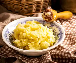 Parmesan Mashed Potatoes (Puree Con Parmigiano)