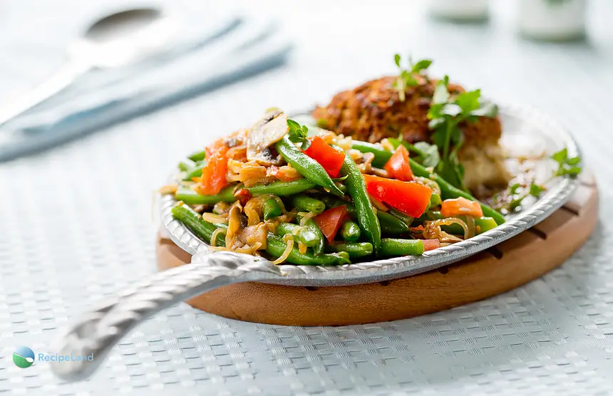 Green Beans with Shallots, Tomatoes & Mushrooms
