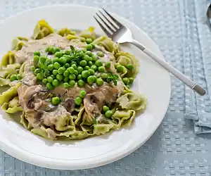 Spinach Tortellini with Creamy Mushroom Sauce