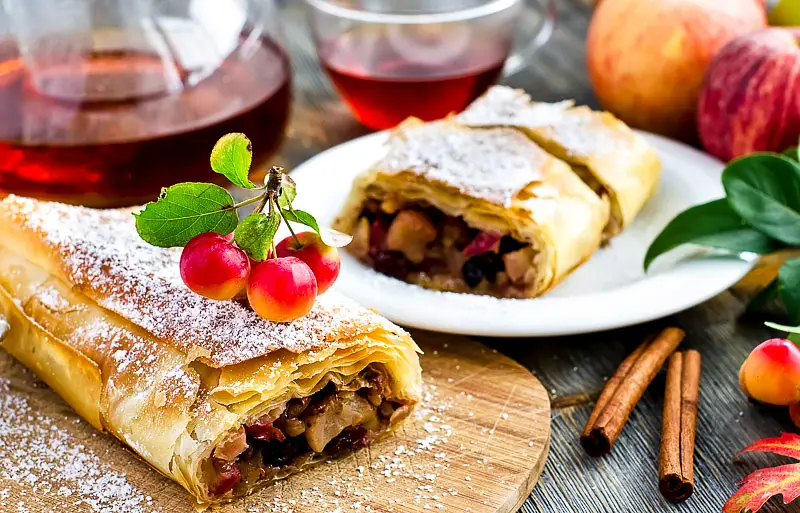 Milopita ( Greek Apple Pastry )