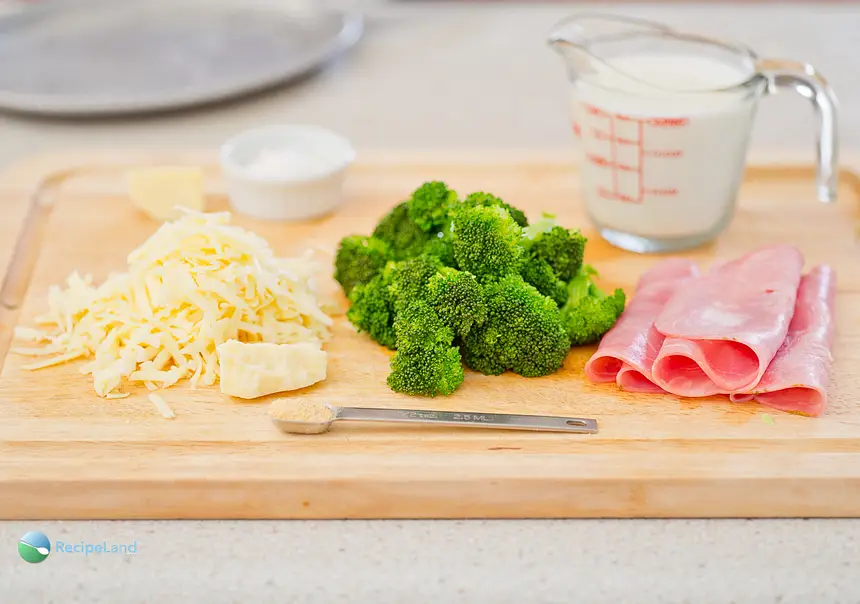 Baked Broccoli, Ham & Cheese Rollups