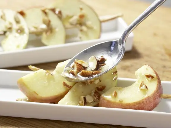 Apple Skewers in Almond Caramel 