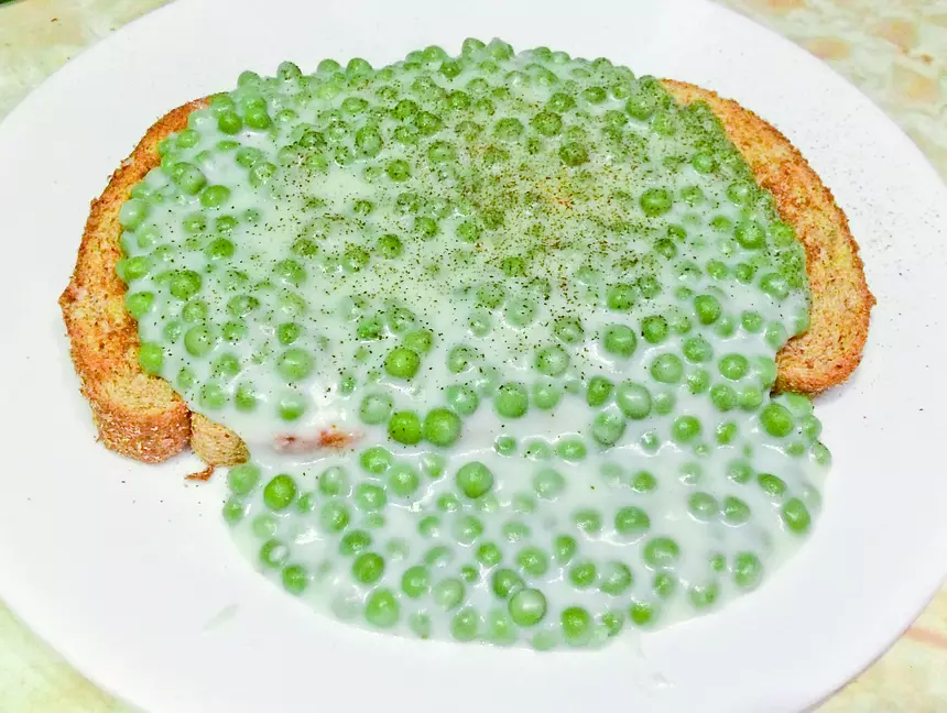 Creamed Peas on Toast