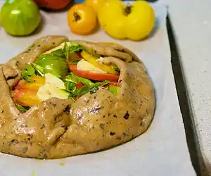 Cheesy Red & Yellow Tomato Pie