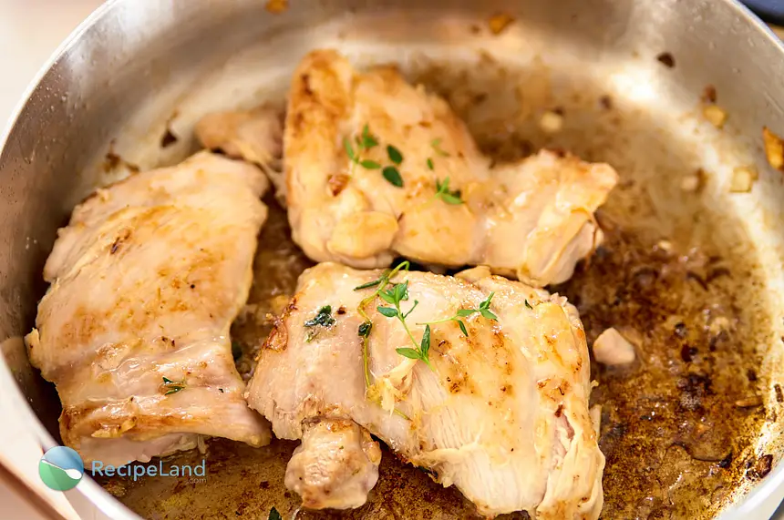 Browning chicken thighs and developing fond
