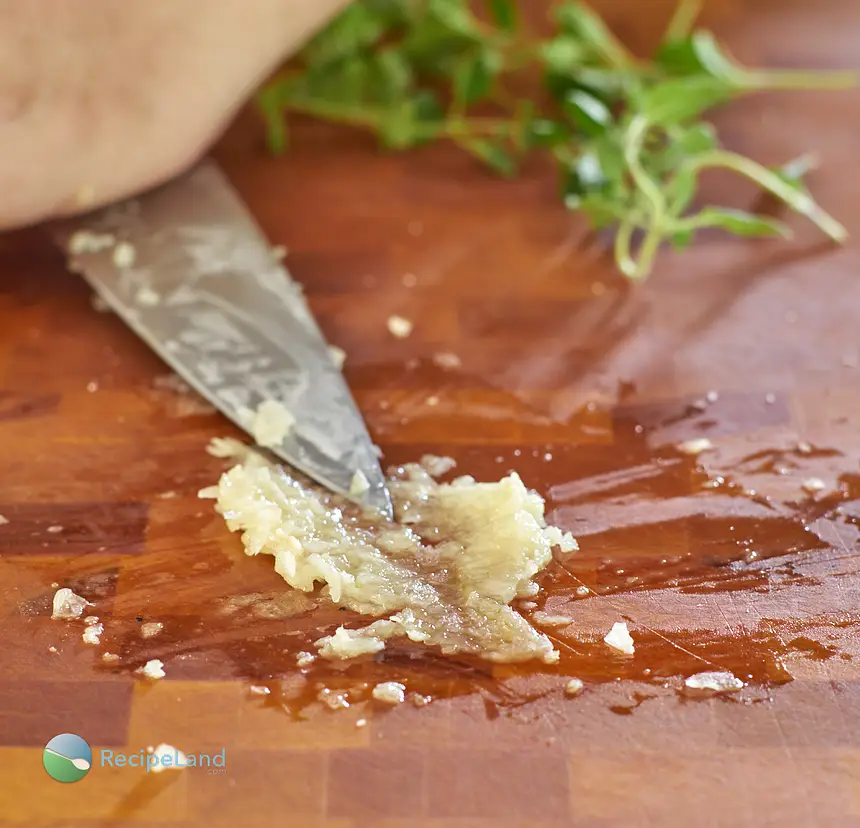 Making garlic paste