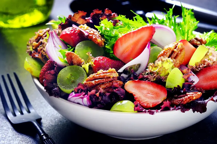 Strawberry & Pecan Salad