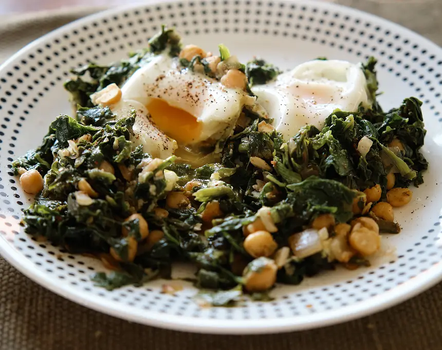 Quick Turkish Eggs, Spinach & Chickpeas
