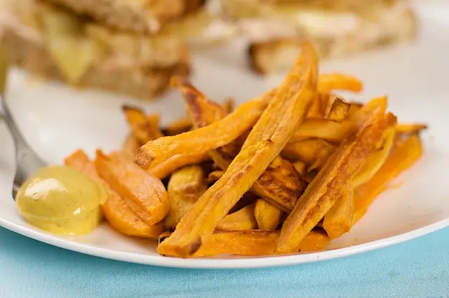 Sweet Potato Fries with Curried Mayonnaise Dip