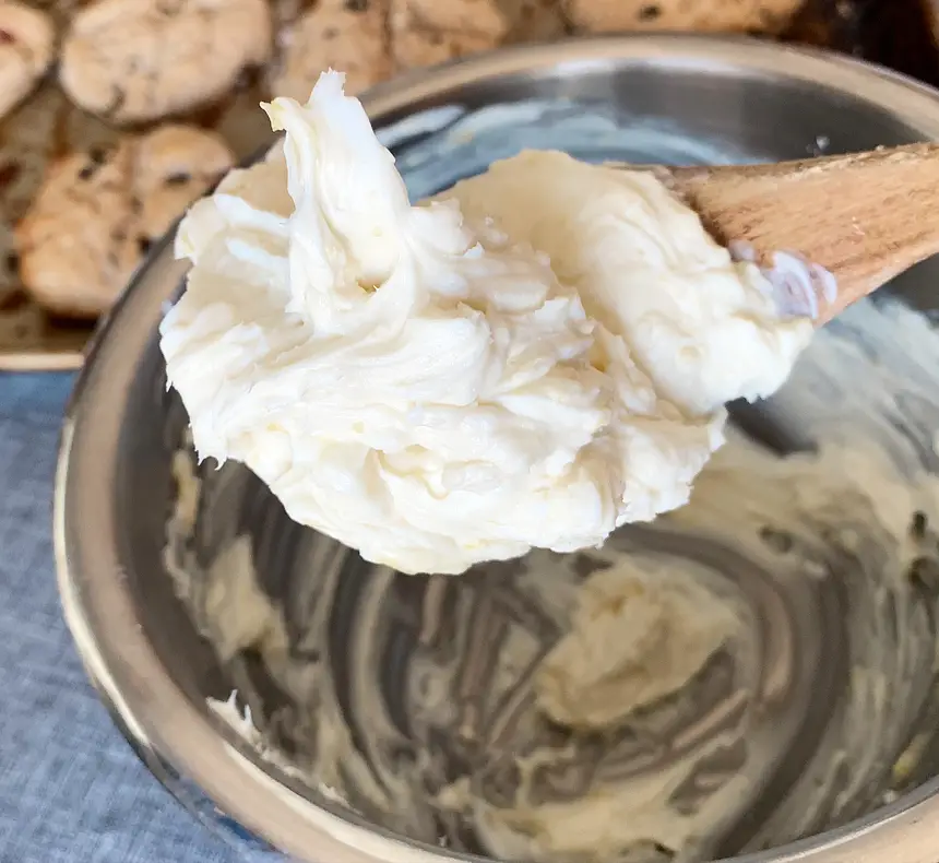 Cream Cheese Topping for Hot-Cross Buns
