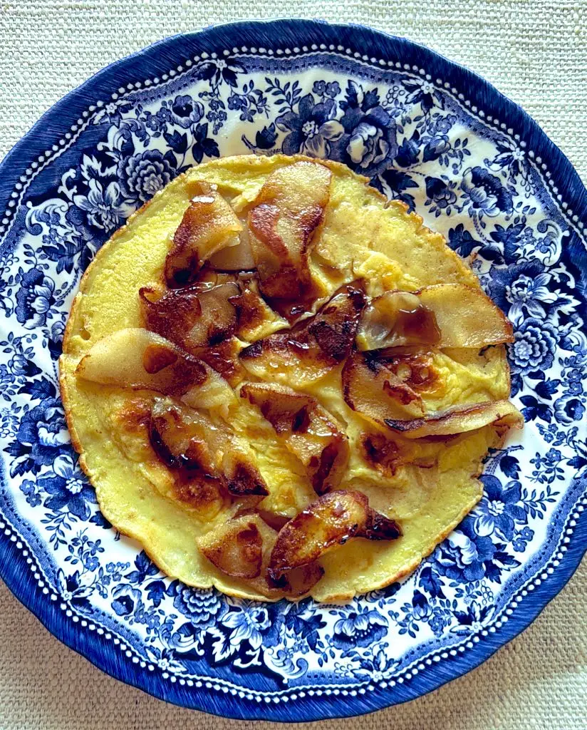 Easy Skillet Apple Pancakes