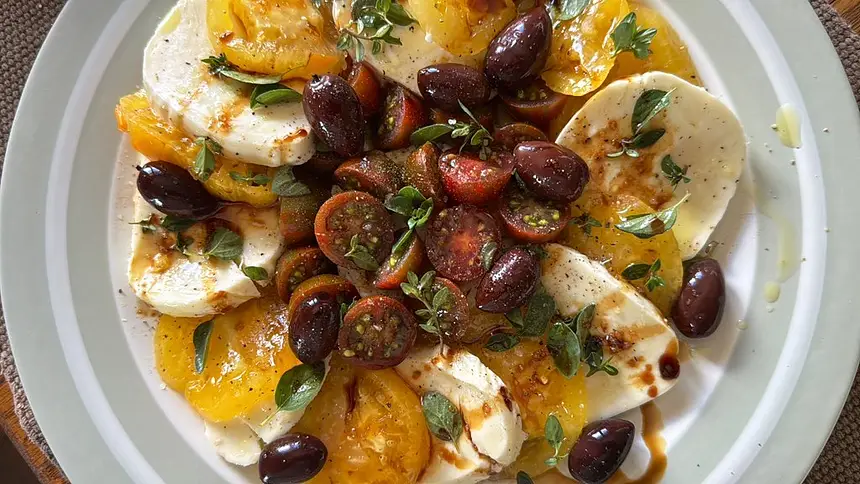 Caprese Con Mozzarella Di Bufala (Mozzarella,Tomato & Basil)