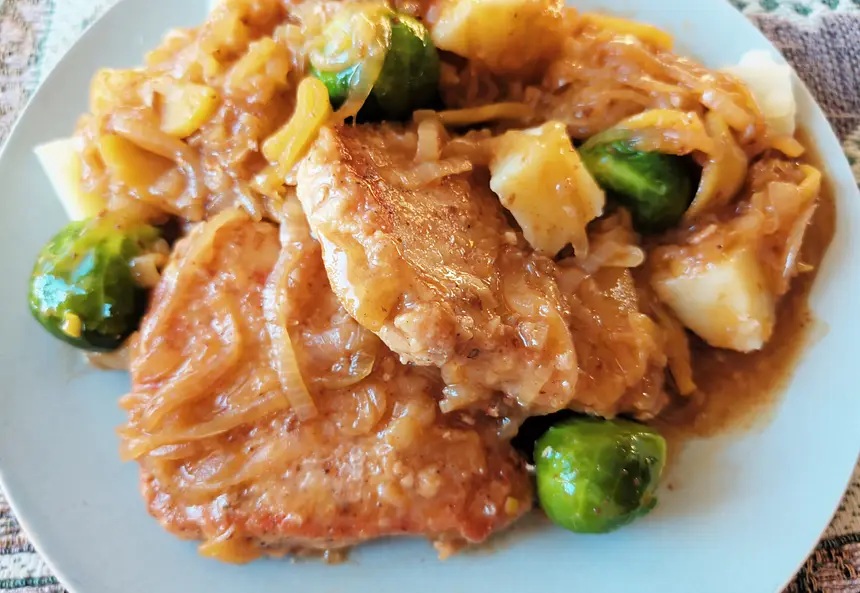 Pork Chops in Onion Sauce