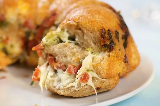 Cheesy Sun-Dried Tomato Monkey Bread