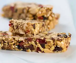 Dried Fruit & Nut Granola Bar