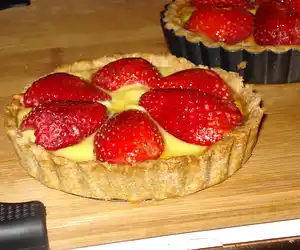 Strawberry or Raspberry Custard Tart