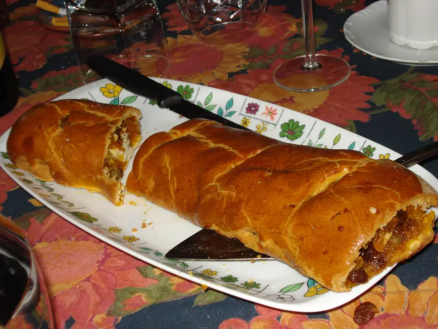 Moist Walnut & Raisin Strudel