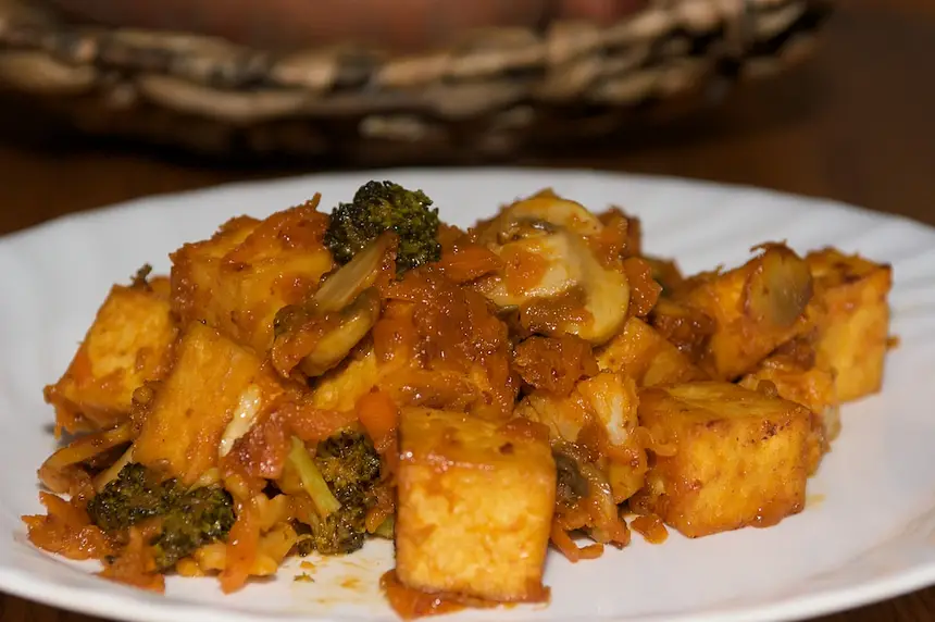 Golden Tofu & Fresh Veggies with Maple Barbecue Sauce