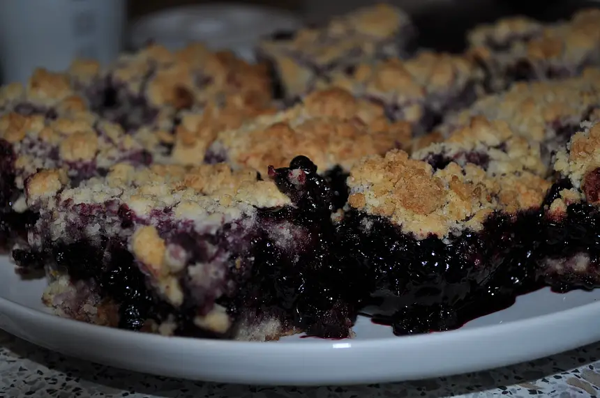 Blackberries Crumb Bars