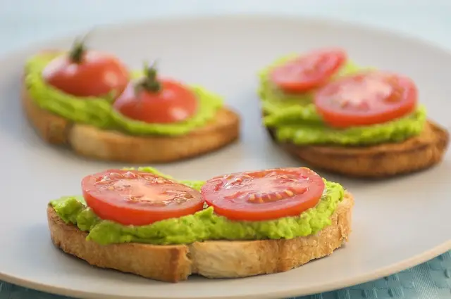 Easy Pea Pesto Crostini