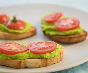 Easy Pea Pesto Crostini