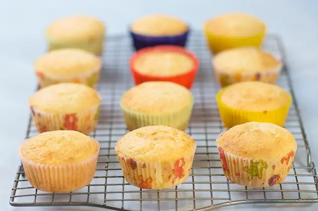 Moist Yogurt Lemon Cupcakes