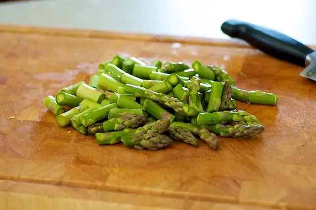 Prepare the asparagus