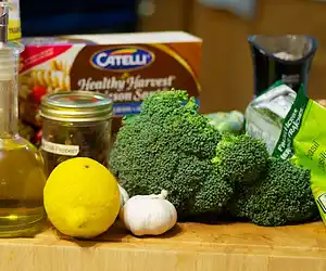 Roasted Broccoli, Garlic & Toasted Almonds with Pasta