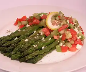 Esparragos Con Tomatillos (Asparagus with Tomatillos)