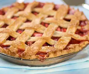 Classic Strawberry Rhubarb Pie