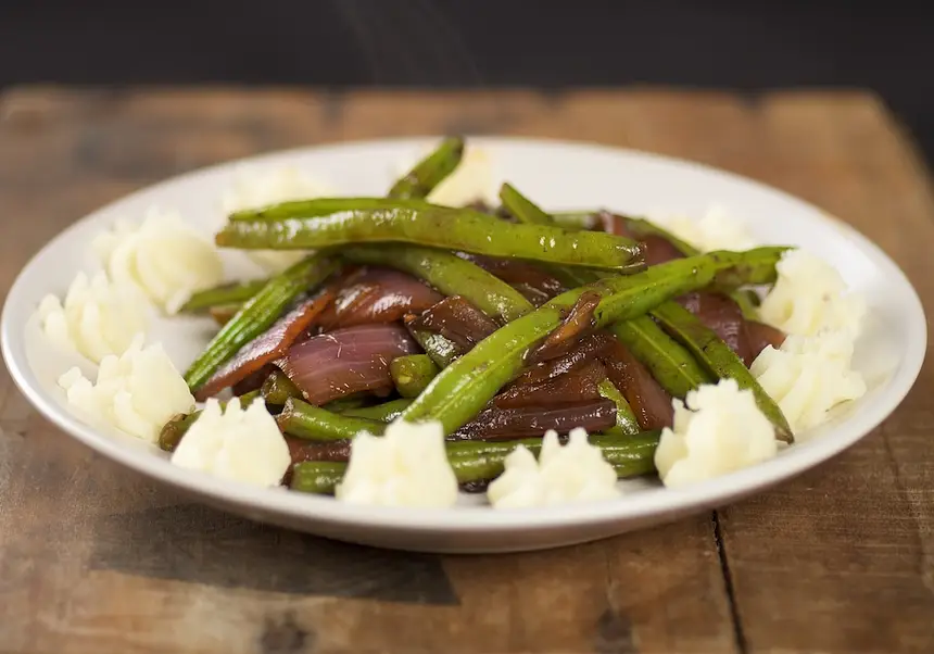 Balsamic Red Onions with Glazed Green Beans