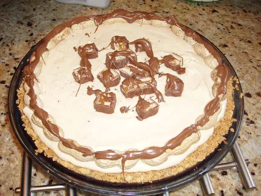 Cream Cheese Peanut Snickers Pie