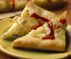 Baby Brie® Caramelized Pepper & Onion Pizza Recipe