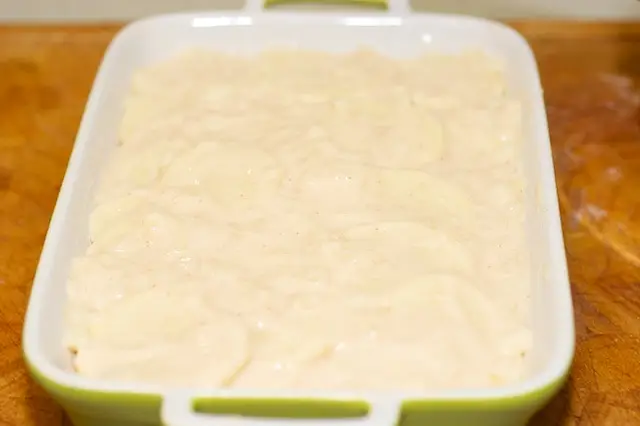 spread the sauce evenly...