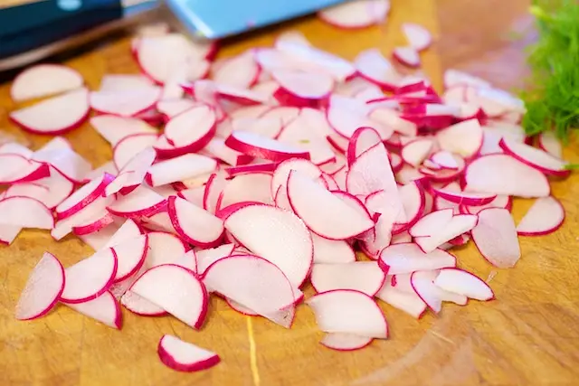then half and thinly slice the radishes...