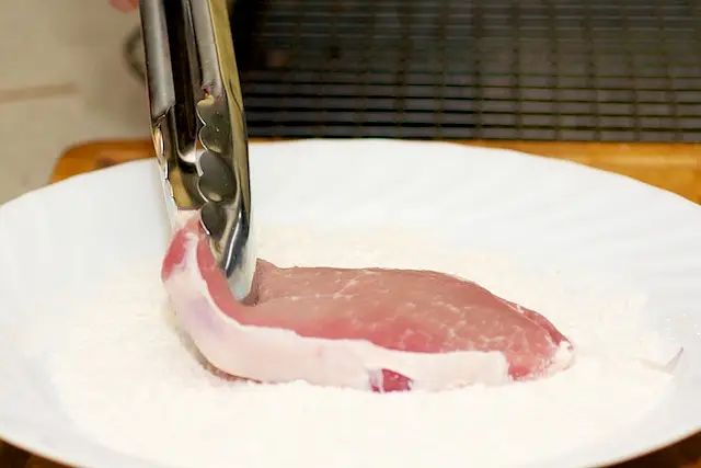 Lightly coat with the flour