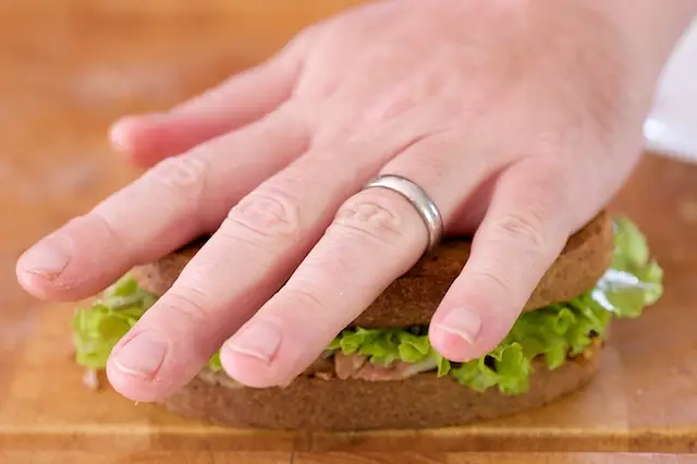 Press the sandwich with your palm slightly.